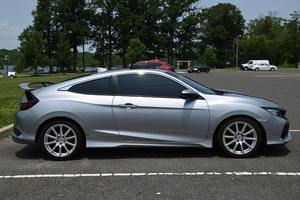 Honda Civic Si Coupé 2017 Usado en Buenas Condiciones, Transmisión Manual de 6 Velocidades, Motor Turbo de 4 Cilindros - Product Image 2