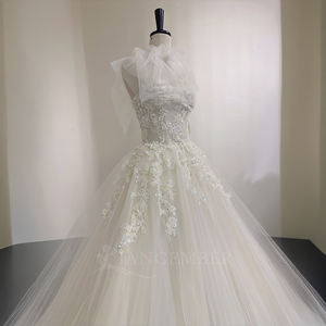 Robes de mariée NT117 modernes style bohème en tulle avec motif dentelle, traîne chapelle, fleurs et cristaux - Product Image 4