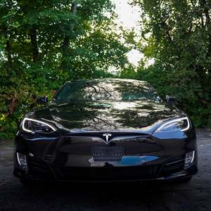 Tesla รถ SUV ระบบไฟฟ้าหรูหราทุกรุ่นที่มีพวงมาลัยขับเคลื่อนอัตโนมัติทุกล้อที่ชาร์จเร็วและมีฟีเจอร์ระดับพรีเมียม - Product Image 1