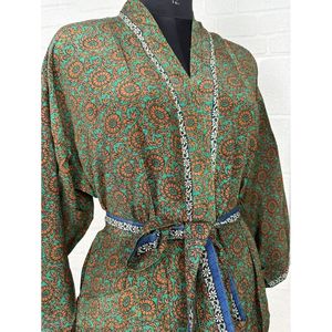 Kimono vintage en crêpe de soie, léger et luxueux, robe de chambre douce et confortable, cadeau idéal pour femme, pour les soirées, tissé pour le printemps - Product Image 4
