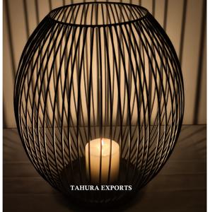 เชิงเทียนที่โดดเด่นทันสมัยพร้อมกรงโลหะรูปทรงเพรียวบางเหมาะสำหรับการตกแต่งแบบมินิมอลและทำความสะอาดแสงโดยรอบในห้องนั่งเล่น - Product Image 5