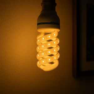 Ampoule LED blanc chaud 24W, 2040 lumens, taille 180 x 61 mm ; Température de Kelvin 3000k ; LED en spirale - Product Image 4