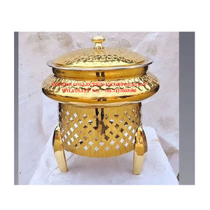 Lujoso plato de frotamiento redondo dorado con tapa martillada y soporte Calentador de alimentos de latón para uso en buffet, catering y restaurante - Product Image 1