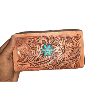 Portefeuille bifold en cuir véritable de style bohème pour femmes avec motif géométrique, protection RFID et fermeture à glissière 4 po x 8 po - Product Image 5