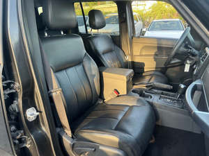 Pre-owned 2010 Jeep Liberty Sport avec sièges en cuir intérieur foncé FWD Drive direction à gauche-utilisé - Product Image 4