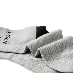 Calcetines clásicos de marca con logotipo totalmente personalizado para hombre, calcetines casuales lisos de alta calidad premium para hombre - Product Image 1