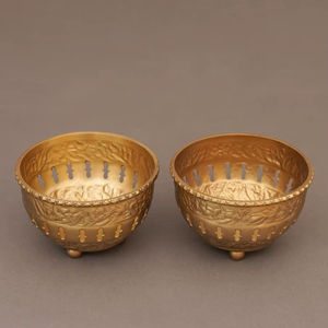 Bol en métal de haute qualité, élégant centre de table décoratif pour la salle à manger, le salon, la cuisine et l'affichage à domicile - Product Image 1