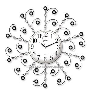 Décoration murale moderne en forme de feuille en acier inoxydable finition or, provenant d'Inde, pour maisons, bureaux, studios et espaces créatifs - Product Image 3