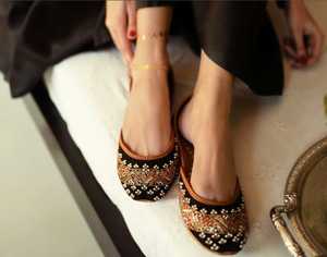 Khussa traditionnel fait à la main chaussures en cuir pour femmes nouveau Design uni couleur unie léger plat tendance tenue de fête décontractée - Product Image 4