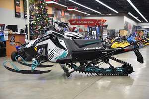 2025 9R Switchback Assault 146 Fantasma Blanco Metálico/Negro brillante/Radiant Gree Moto de nieve a la venta - Product Image 5