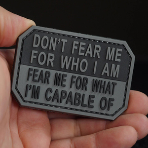 ป้ายซิลิโคนแบบเย็บติดโลโก้แบรนด์3D ออกแบบได้ตามต้องการฉลากซิลิโคนพิมพ์ลายนูนสำหรับเสื้อผ้า - Product Image 4