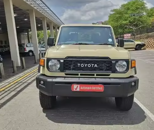 Berline d'occasion 2024 79 2.8 GD-6 6 vitesses automatique 6 places hybride électrique 8 cylindres atmosphérique cuir foncé - Product Image 2