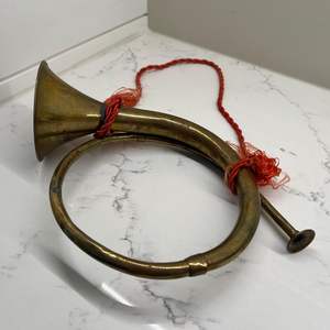 Bocina de taxi de latón clásico para proyectos de restauración de Automóviles Antiguos y coleccionistas de vehículos antiguos que quieren detalles auténticos - Product Image 6