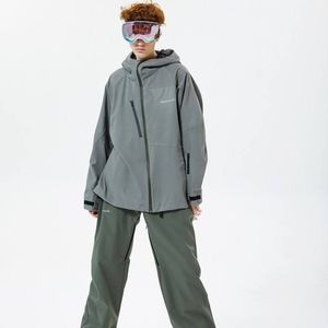 Chaquetas de esquí de diseño de logotipo personalizado de alta calidad de tendencia 2025, secado rápido, a prueba de viento, impermeable, OEM mejor personalización, ropa de nieve para esquí - Product Image 1