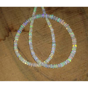 Perlas Sueltas de Ópalo Etíope 100% Natural con Destellos de Fuego, Forma de Pera, Lisas y Redondas - Product Image 2
