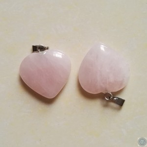 Pendentif en forme de cœur en quartz rose, bijoux en pierre naturelle pour bracelet DIY, collier, cadeau unisexe, style romantique - Product Image 1