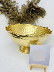 Bol de service de table doré en acier inoxydable martelé, grande taille, motif floral, base élégante, très populaire, en gros - Product Image 6