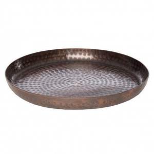Plateau unique en métal patiné avec bords incurvés pour un service sûr et des arrangements décoratifs sophistiqués - Product Image 1