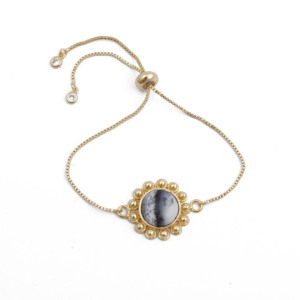 Bracelet en opale de dendrite véritable unisexe Bracelet en pierre de naissance en plaqué or bijoux fantaisie personnalisés pour hommes et femmes - Product Image 1
