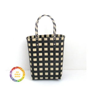 Sacs en plastique tissés de mode éthique-Artisanat vietnamien pour l'exportation et la distribution B2B - Product Image 1