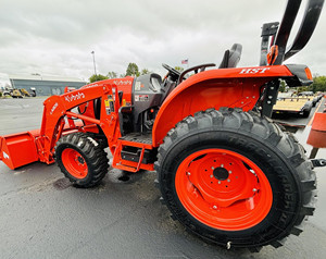 Tractor Utilitario Compacto Kubota L3560HST-LE de 60 HP, 4x4, Diésel, Transmisión HST, Opción de Cargador, Tractor Agrícola y de Trabajo - Product Image 3