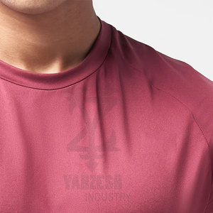 เสื้อยืดออกกำลังกายผู้ชายทรงสลิมฟิต แห้งเร็ว คุณภาพสูงจากผู้ผลิต OEM น้ำหนัก 220 กรัม แขนสั้น ผ้าฝ้าย/ใยไผ่ ถักทอเนื้อแน่น - Product Image 4