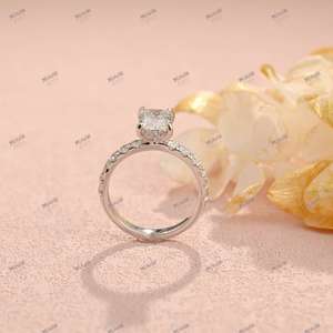 แหวนเงินเพชรมอิสซาไนต์สุดหรูพร้อมประกายสร้างขึ้นเพื่อความสวยงามและเหมาะสำหรับใช้เป็นของขวัญหรืออัปเกรดสไตล์ - Product Image 2