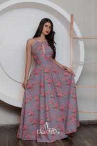 Elegante vestido de noche largo con estampado floral para damas cuello Halter bordado acampanado Georgette estampado completo cuello barco - Product Image 3