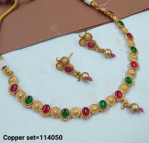 ENSEMBLE DE BIJOUX INDIENS TRADITIONNELS ET À LA MODE EN CUIVRE ENSEMBLE DE BIJOUX DE MARIAGE POUR FEMMES BOUCLES D'OREILLES ET COLLIER - Product Image 3