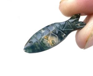 Estatuilla de cristal hecha a mano con piedras preciosas talladas de pez ágata de musgo natural para joyería y decoración pez tallado de ágata de musgo natural - Product Image 1