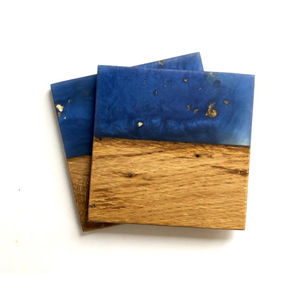 Ensemble de 4 sous-verres carrés modernes en bois bicolore vert et naturel avec des paillettes dorées, sous-verres en bois et résine faits à la main à vendre - Product Image 2