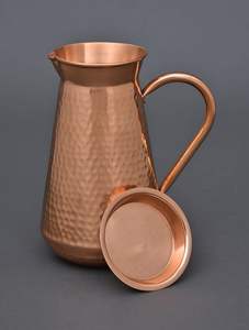 Pichet en cuivre martelé fabriqué à la main en métal élégant récipient à boissons au design antique pour la cuisine à domicile et les fêtes - Product Image 3