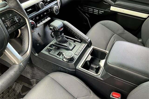 2024 pour Tacoma Hybrid TRD Sport HV Double Cab 4WD Automatique R20 Volant à Gauche Caméra Arrière Sièges en Tissu Foncé - Product Image 6