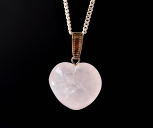 Colgante de cuarzo rosa en forma de corazón, de moda y gran venta, cristal curativo natural para joyería, meditación y moda. - Product Image 2