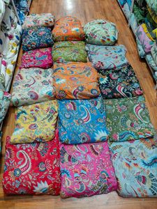 180gsm ผ้าฝ้ายอินเดียสำหรับเย็บชุดและกระเป๋าของเด็กผู้หญิงผ้าคอตตอนพิมพ์ลายดอกไม้ออร์แกนิกจำนวนมาก - Product Image 6