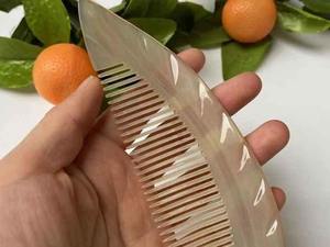 หวีเขาควายทำมือคุณภาพพรีเมียม ป้องกันไฟฟ้าสถิต กันน้ำ รูปทรงวงรี สไตล์เรียบง่าย สำหรับดูแลและจัดแต่งทรงผม - Product Image 2