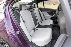 2025 M-5 ไมล์น้อย เครื่องยนต์สมบูรณ์ ระบบเกียร์อัตโนมัติ หลังคาพาโนรามา ไฟ LED พร้อมส่ง - Product Image 2