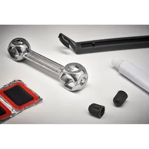 Kit d'outils de réparation de vélo personnalisé, gadgets essentiels pour une réparation rapide - Product Image 1
