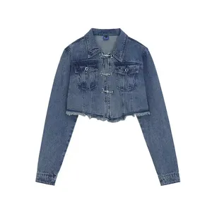 Veste en jean femme bleue courte avec fermeture à boutons et détails de ligne de point pour un style moderne minimaliste - Product Image 1