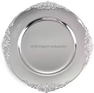 Assiette de présentation ronde en métal plaqué argent au design personnalisé pour la décoration de table de mariage, de dîner et de fête Plats et assiettes sans danger pour les aliments - Product Image 1
