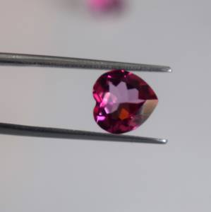 Topaze rose naturelle coeur à facettes de qualité supérieure 8mm bonne qualité-Topaze rose coeur à facettes de qualité supérieure - Product Image 1