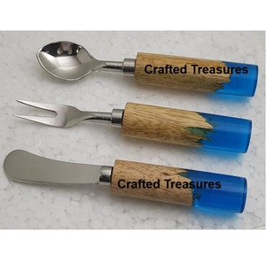 Ensemble de fromage en résine époxy personnalisé ustensiles en résine et bois fait poignée créative et acier inoxydable avec outils à fromage plaqué argent - Product Image 1