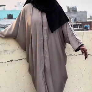 Vêtements musulmans traditionnels islamiques élégants et modestes pour femmes Abaya en dentelle Style Dubaï-Accessoire inclus - Product Image 1