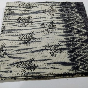 Cubrecama Acolchado con Estampado Tradicional Hecho a Mano, Algodón Suave y Transpirable para Dormitorios Acogedores - Product Image 5