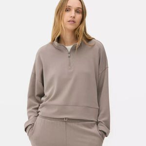 Nouveauté Sweat-shirt oversize à col cheminée et demi-zip sur le devant, avec poignets et ourlet ajustés, couleur beige, logo personnalisé, pour femmes - Product Image 1