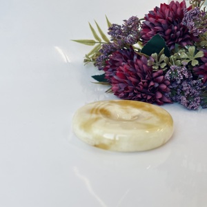 Colgante de Ámbar Báltico Amarillo y Blanco en Forma de Donut, Collar de Ámbar Natural Circular; Colgante Único de Ámbar Báltico en Forma de Donut - Product Image 4