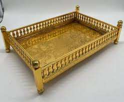 Bandejas de servicio redondas de elegancia rústica antigua de latón de calidad superior con asas de latón Bandeja de decoración de mesa de comedor a precio mayorista - Product Image 2