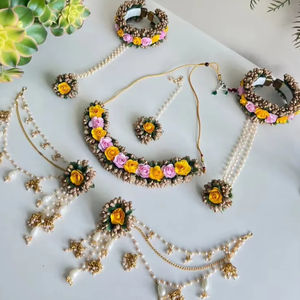 ชุดเครื่องประดับลายดอกไม้เปลือกหอยวัวสีสันสวยงามทำมือสำหรับเจ้าสาวพร้อมสร้อยคอต่างหูและแหวน - Product Image 1