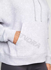 Ensemble de survêtement pour femme en coton biologique avec un design de sweat-shirt doux pour l'entraînement décontracté, les jeux de rue et les vêtements actifs quotidiens - Product Image 4
