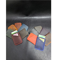 Porte-cartes vertical en cuir véritable de haute qualité avec un design coloré pour une utilisation pratique des cartes de crédit